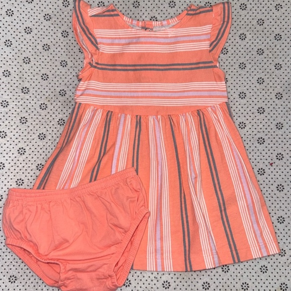 🛍 CUTE LITTLE GIRLS DRESS SIZE 3-6 MONTHS 🛍